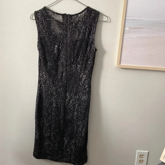 Black & Silver Floral Mesh Sophia Fitted Cocktail New's Year Dress Size M - Picture 9 of 14